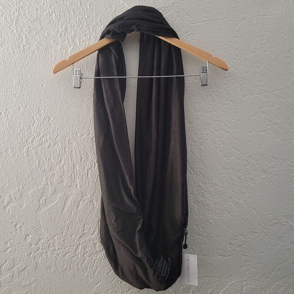 Beyond Yoga Pocket Infinity Scarf NWT - Picture 1 of 4